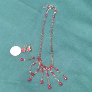 RED NECKLACE AND HEART EARRINGS 🌻